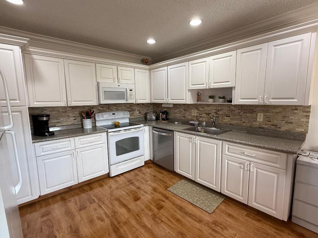 1621 NW 20th Avenue 201, Delray Beach, FL 33445