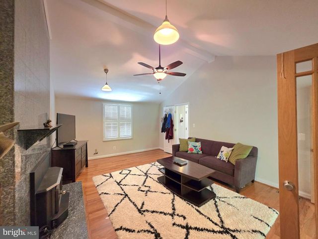10930 HOWLAND DR, Reston, VA 20191