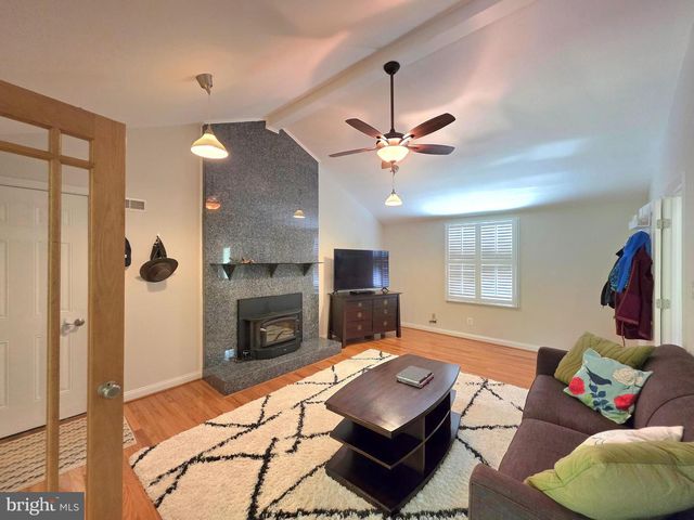 10930 HOWLAND DR, Reston, VA 20191