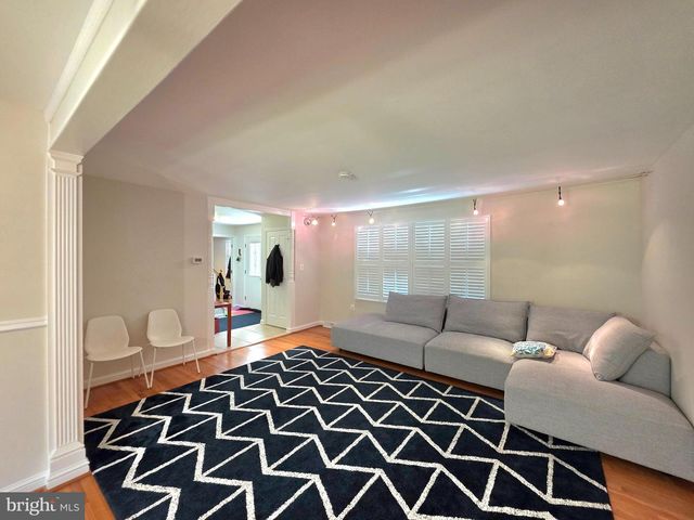 10930 HOWLAND DR, Reston, VA 20191