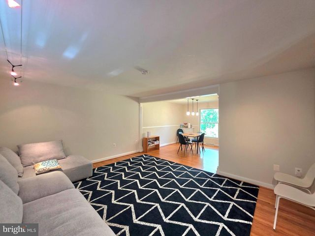 10930 HOWLAND DR, Reston, VA 20191