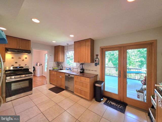 10930 HOWLAND DR, Reston, VA 20191