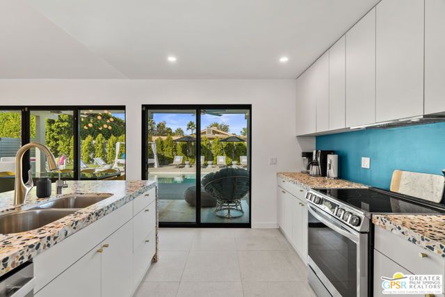 888 E El Conquistador, Palm Springs, CA 92262