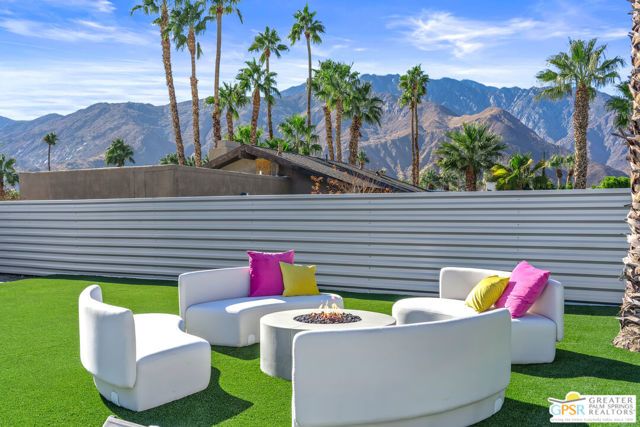 888 E El Conquistador, Palm Springs, CA 92262