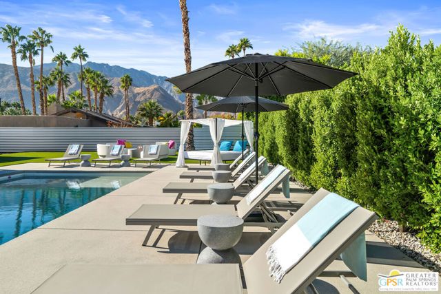 888 E El Conquistador, Palm Springs, CA 92262