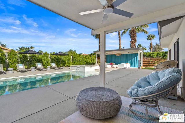 888 E El Conquistador, Palm Springs, CA 92262