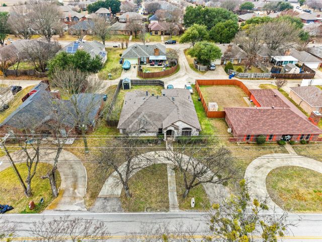 801 S Parks Drive, Desoto, TX 75115