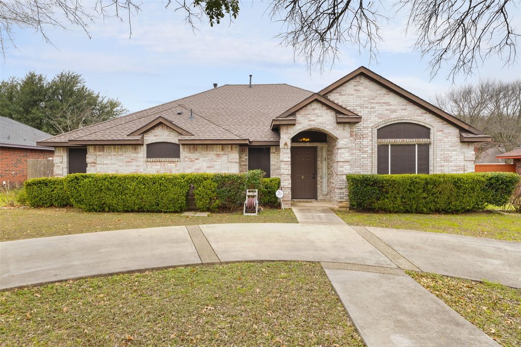 801 S Parks Drive, Desoto, TX 75115