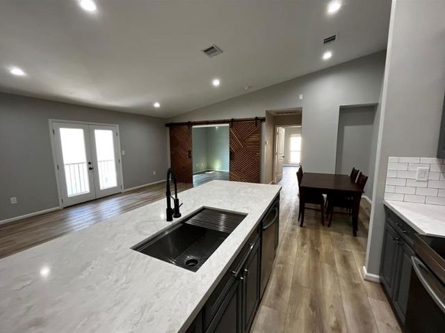 2425 Augusta Drive 44, Houston, TX 77057