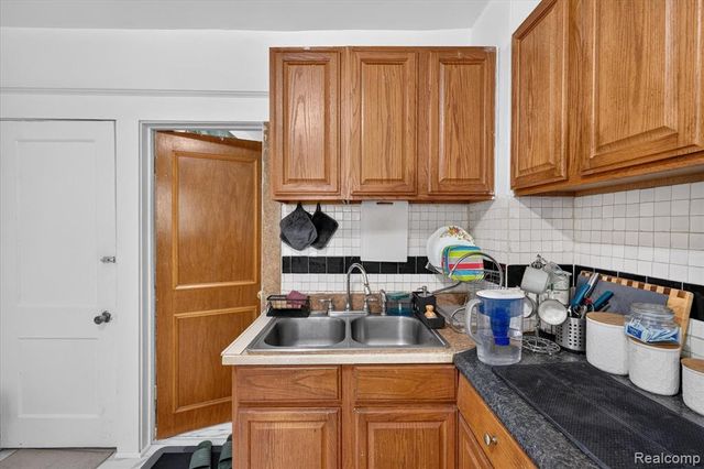 12146 Klinger Street, Hamtramck, MI 48212