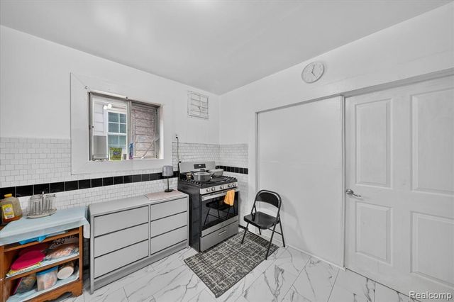 12146 Klinger Street, Hamtramck, MI 48212