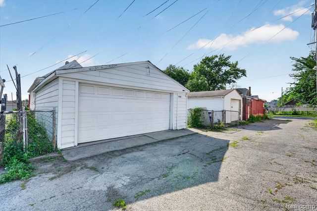 12146 Klinger Street, Hamtramck, MI 48212