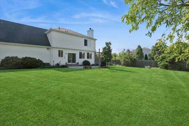 606 S Beacon Lane, Round Lake, IL 60073