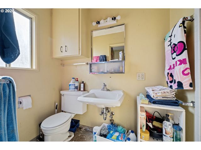 32313 GREEN ACRES Loop, Cottage Grove, OR 97424