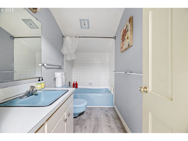 32313 GREEN ACRES Loop, Cottage Grove, OR 97424