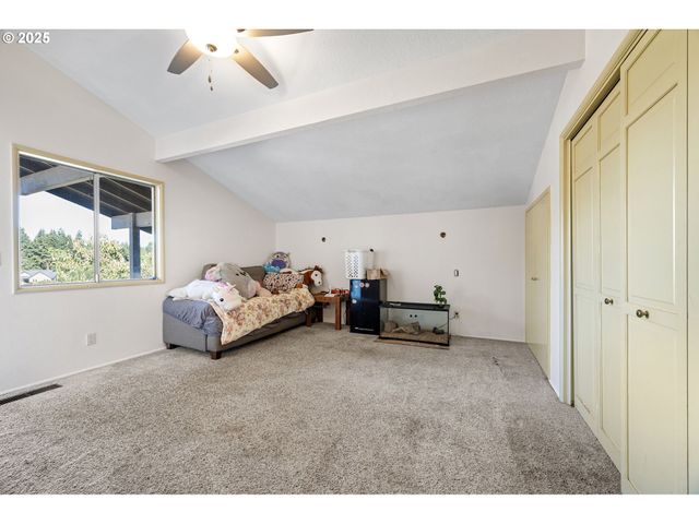 32313 GREEN ACRES Loop, Cottage Grove, OR 97424