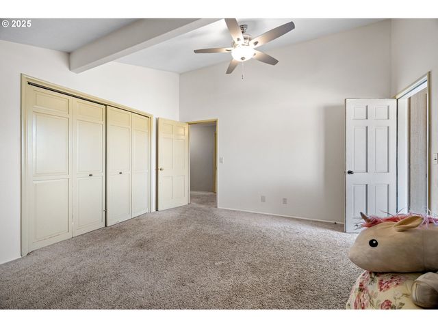 32313 GREEN ACRES Loop, Cottage Grove, OR 97424