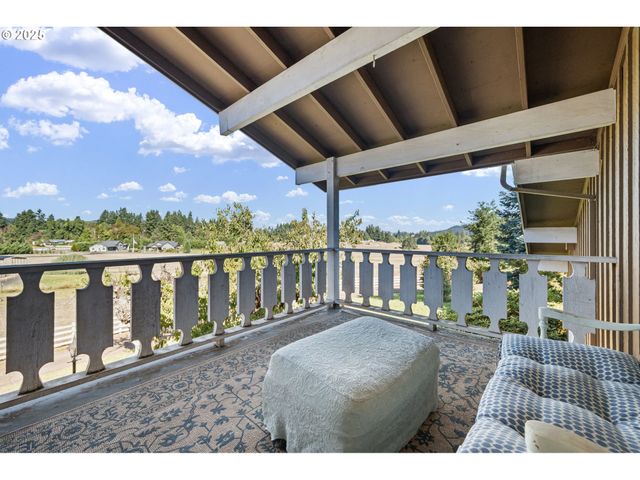 32313 GREEN ACRES Loop, Cottage Grove, OR 97424