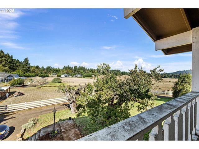 32313 GREEN ACRES Loop, Cottage Grove, OR 97424