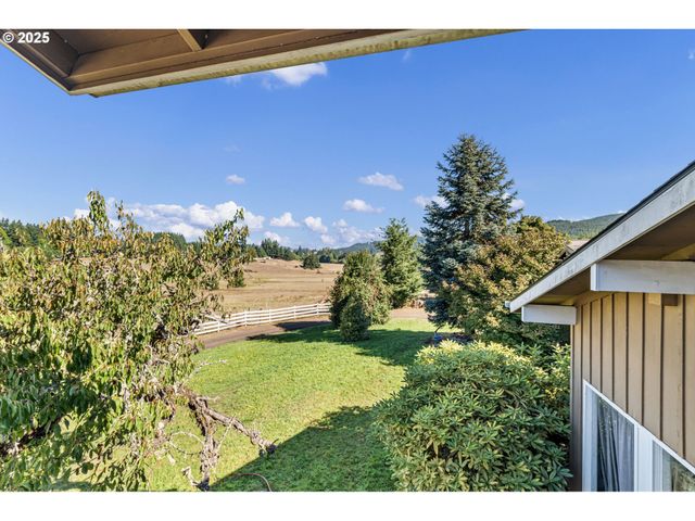 32313 GREEN ACRES Loop, Cottage Grove, OR 97424