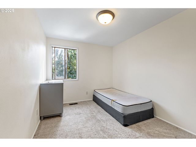 32313 GREEN ACRES Loop, Cottage Grove, OR 97424