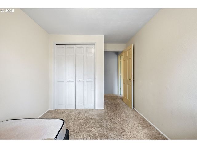 32313 GREEN ACRES Loop, Cottage Grove, OR 97424