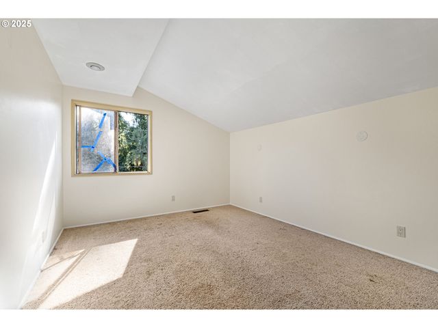 32313 GREEN ACRES Loop, Cottage Grove, OR 97424