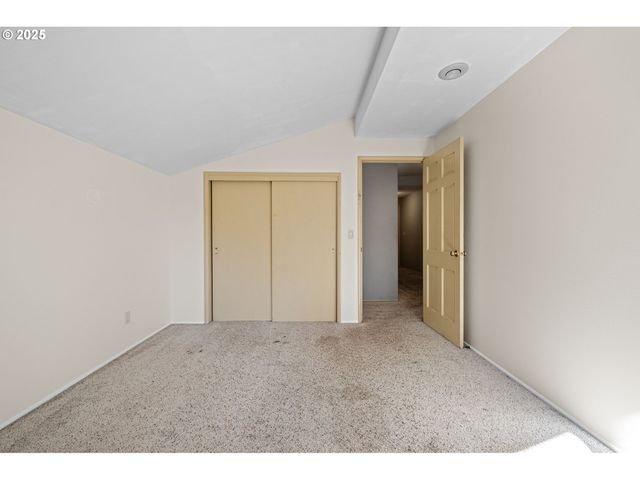 32313 GREEN ACRES Loop, Cottage Grove, OR 97424