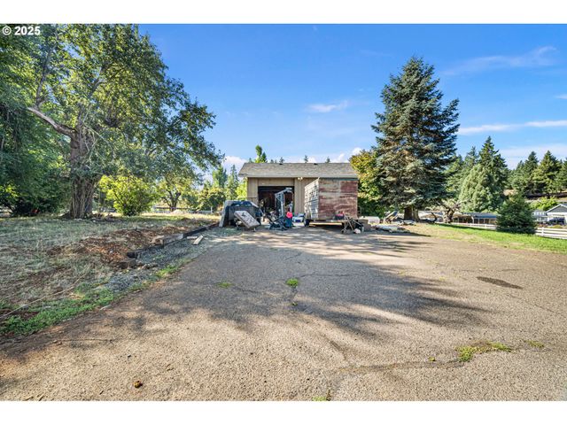 32313 GREEN ACRES Loop, Cottage Grove, OR 97424