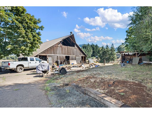 32313 GREEN ACRES Loop, Cottage Grove, OR 97424