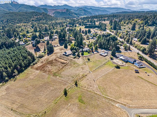 32313 GREEN ACRES Loop, Cottage Grove, OR 97424