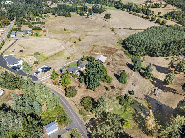 32313 GREEN ACRES Loop, Cottage Grove, OR 97424
