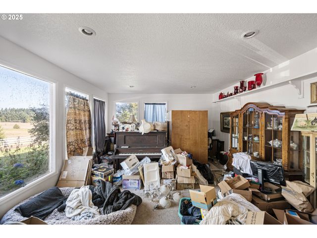 32313 GREEN ACRES Loop, Cottage Grove, OR 97424