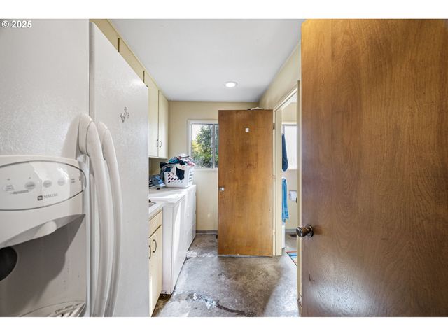 32313 GREEN ACRES Loop, Cottage Grove, OR 97424