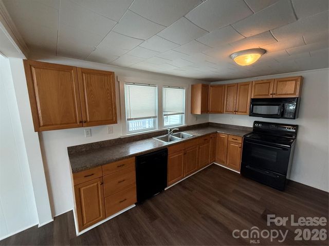 94 Sumner Avenue NW, Concord, NC 28027