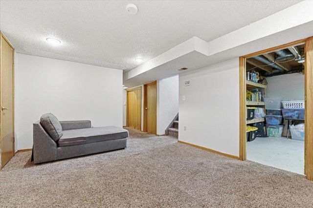 821 MCKENZIE Avenue, Council Bluffs, IA 51503