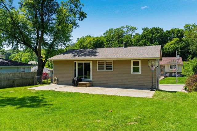 821 MCKENZIE Avenue, Council Bluffs, IA 51503