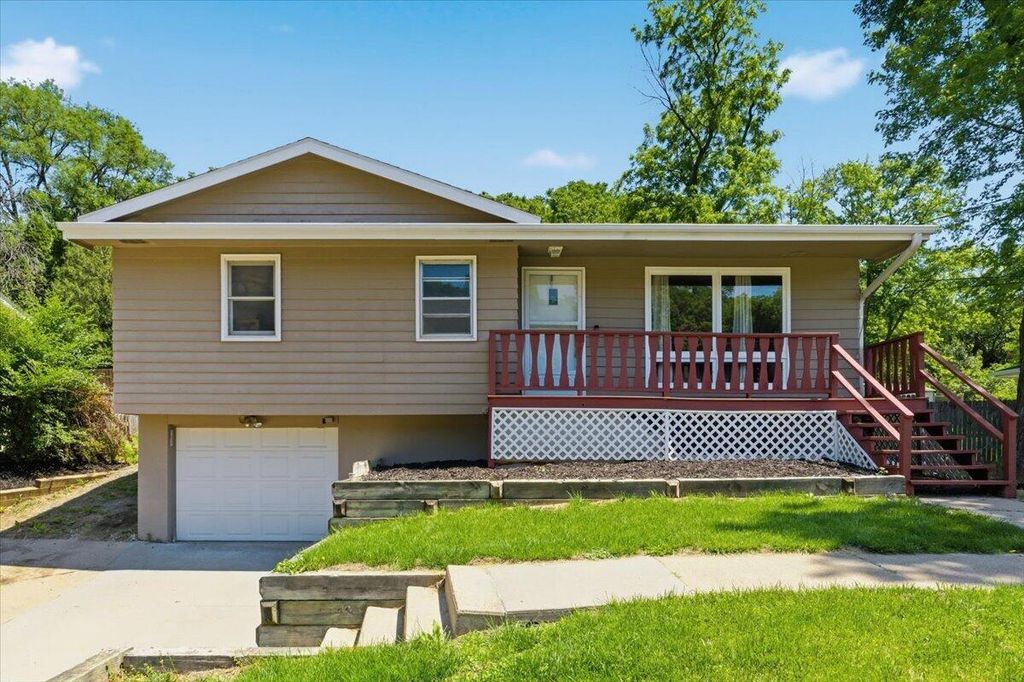 821 MCKENZIE Avenue, Council Bluffs, IA 51503