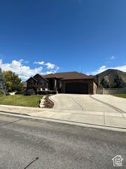 607 S HAYLIE LN, Tooele, UT 84074