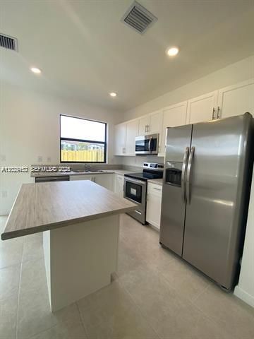 593 NE 208th Terrace, Miami, FL 33179