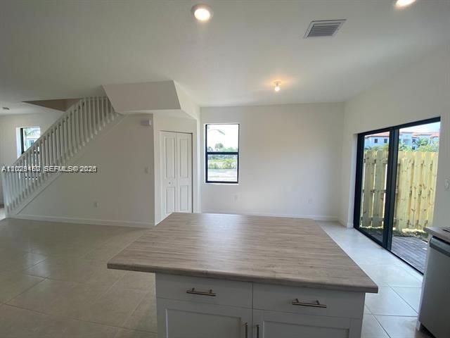 593 NE 208th Terrace, Miami, FL 33179