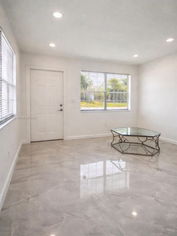 2100 N 14th Ave 1-2, Hollywood, FL 33020