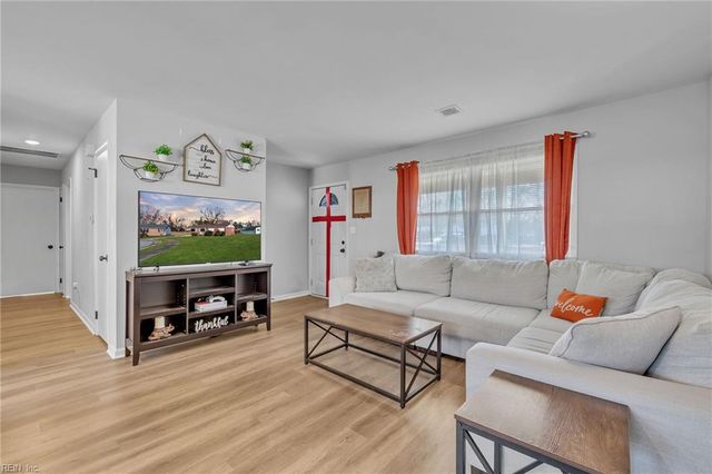 126 Bowen DR, Hampton, VA 23666