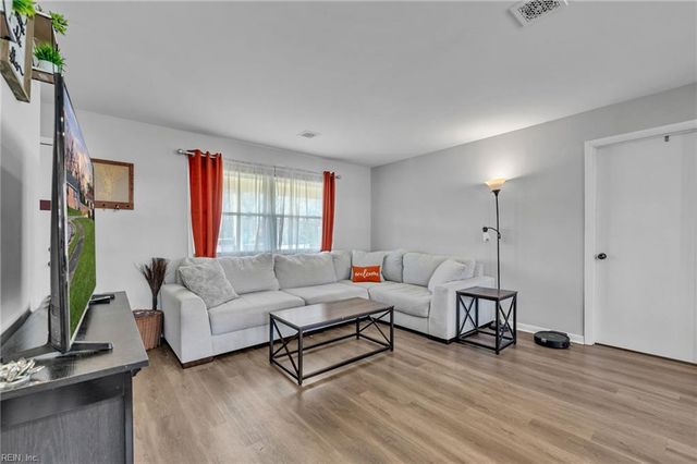 126 Bowen DR, Hampton, VA 23666