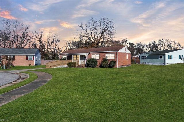 126 Bowen DR, Hampton, VA 23666