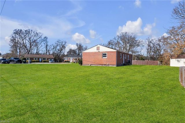 126 Bowen DR, Hampton, VA 23666