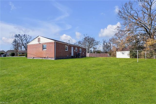 126 Bowen DR, Hampton, VA 23666