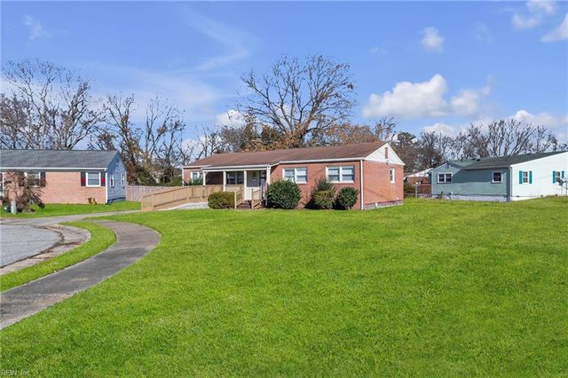 126 Bowen DR, Hampton, VA 23666