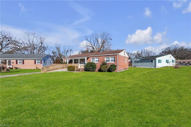 126 Bowen DR, Hampton, VA 23666