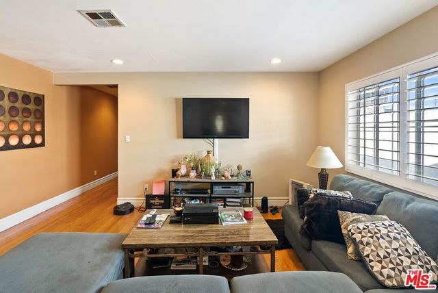 5543 Buffalo Avenue, Sherman Oaks, CA 91401